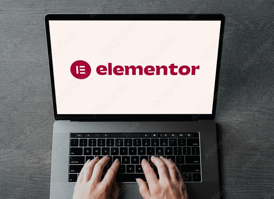 Image d'un ordinateur utilisant elementor